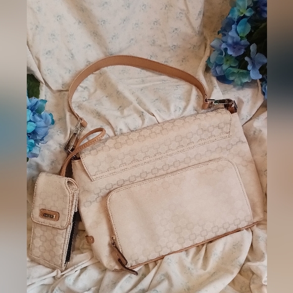 ⭐ Nine West satchel purse⭐ (Bundle (2) Listings With A ⭐ For $15) ⭐ - Picture 6 of 8